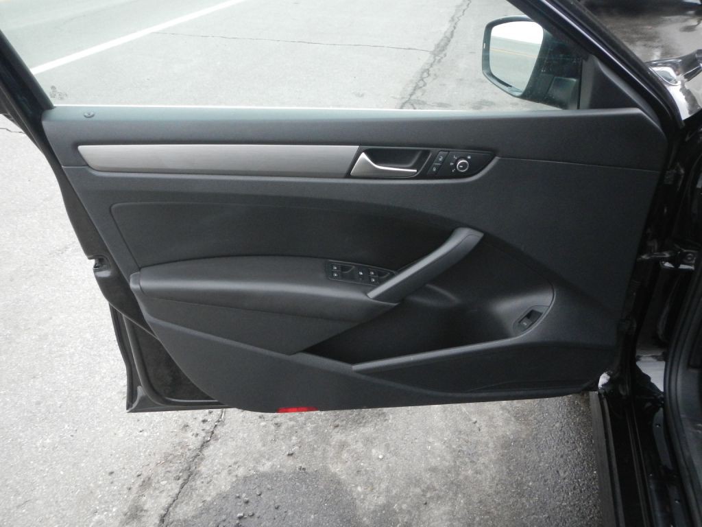 2015 Volkswagen Passat Image 44