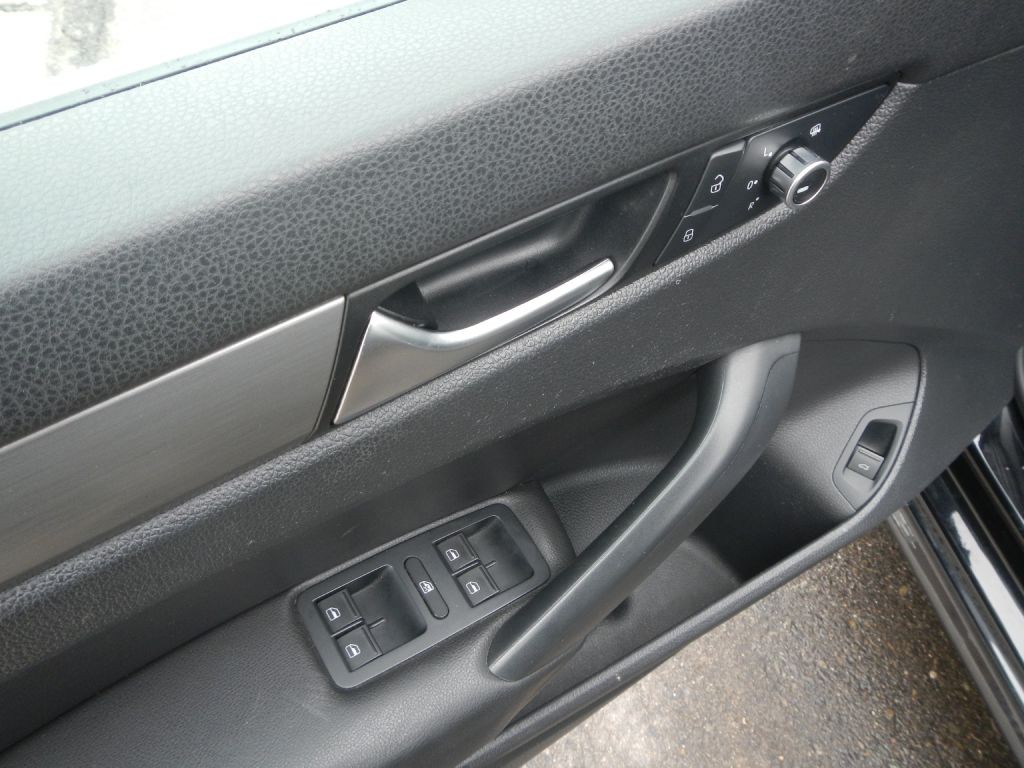 2015 Volkswagen Passat Image 45