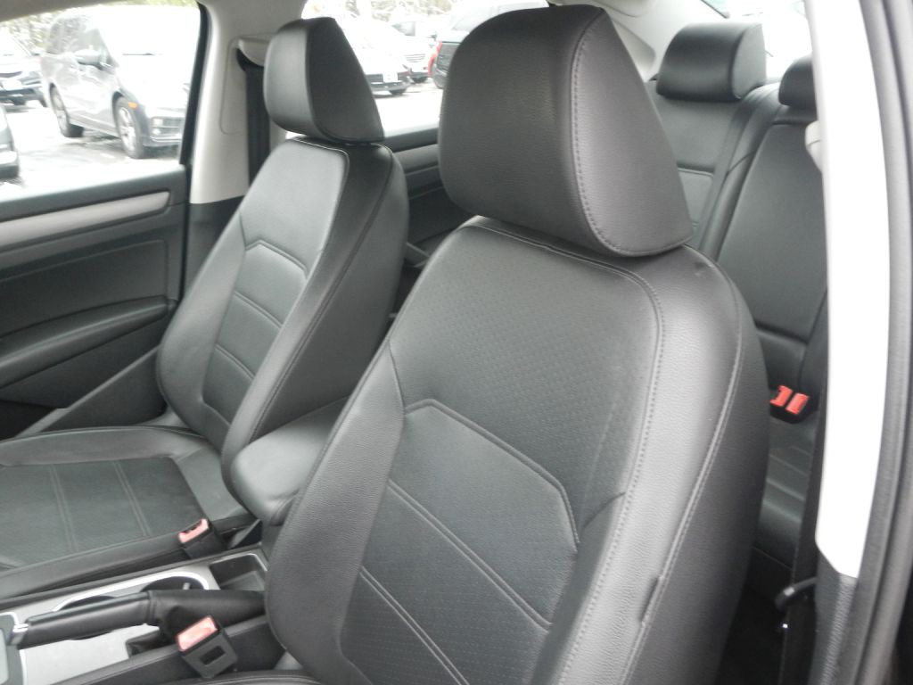 2015 Volkswagen Passat Image 47