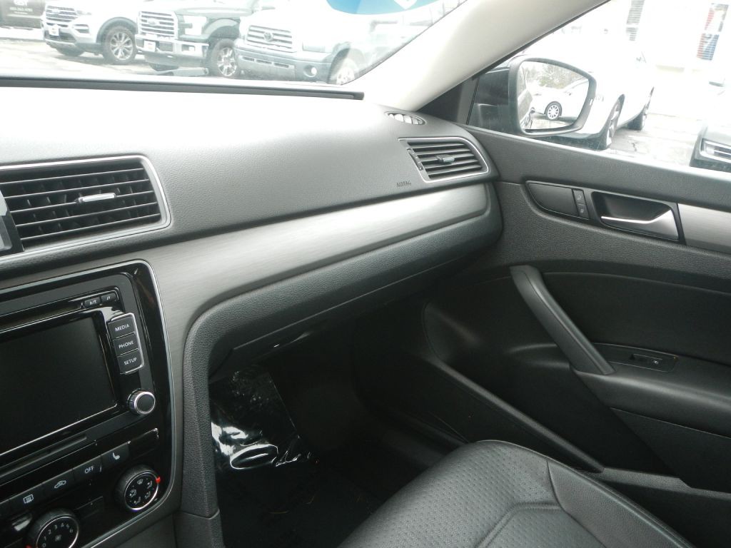 2015 Volkswagen Passat Image 49