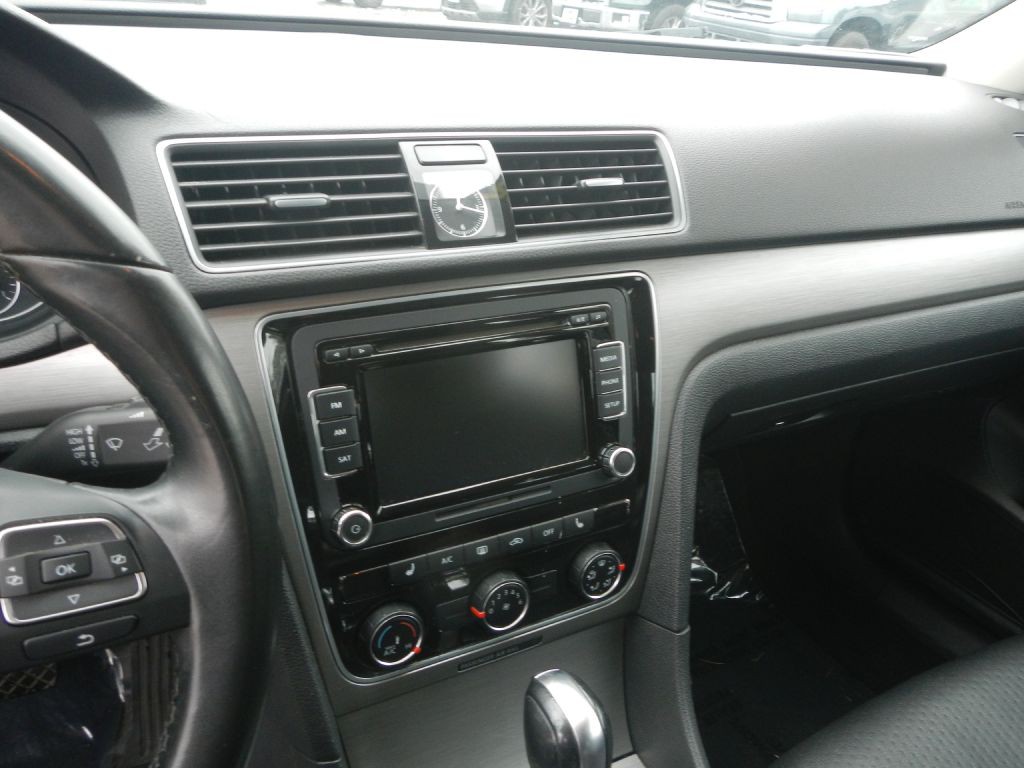 2015 Volkswagen Passat Image 50