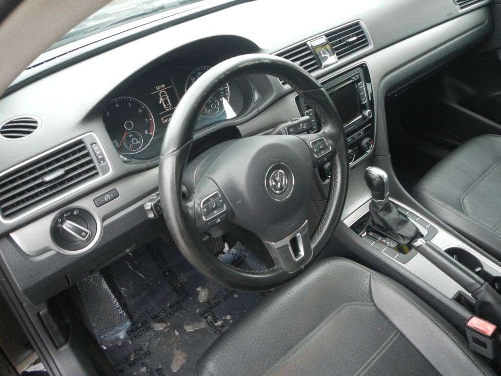 2015 Volkswagen Passat Image 52