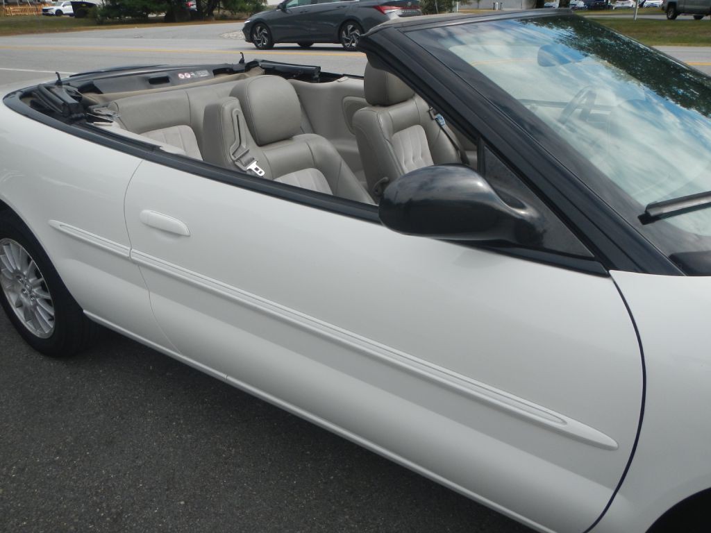 2006 Chrysler Sebring Image 12