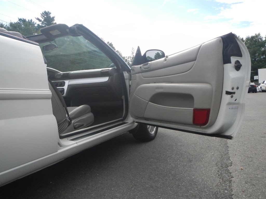 2006 Chrysler Sebring Image 16