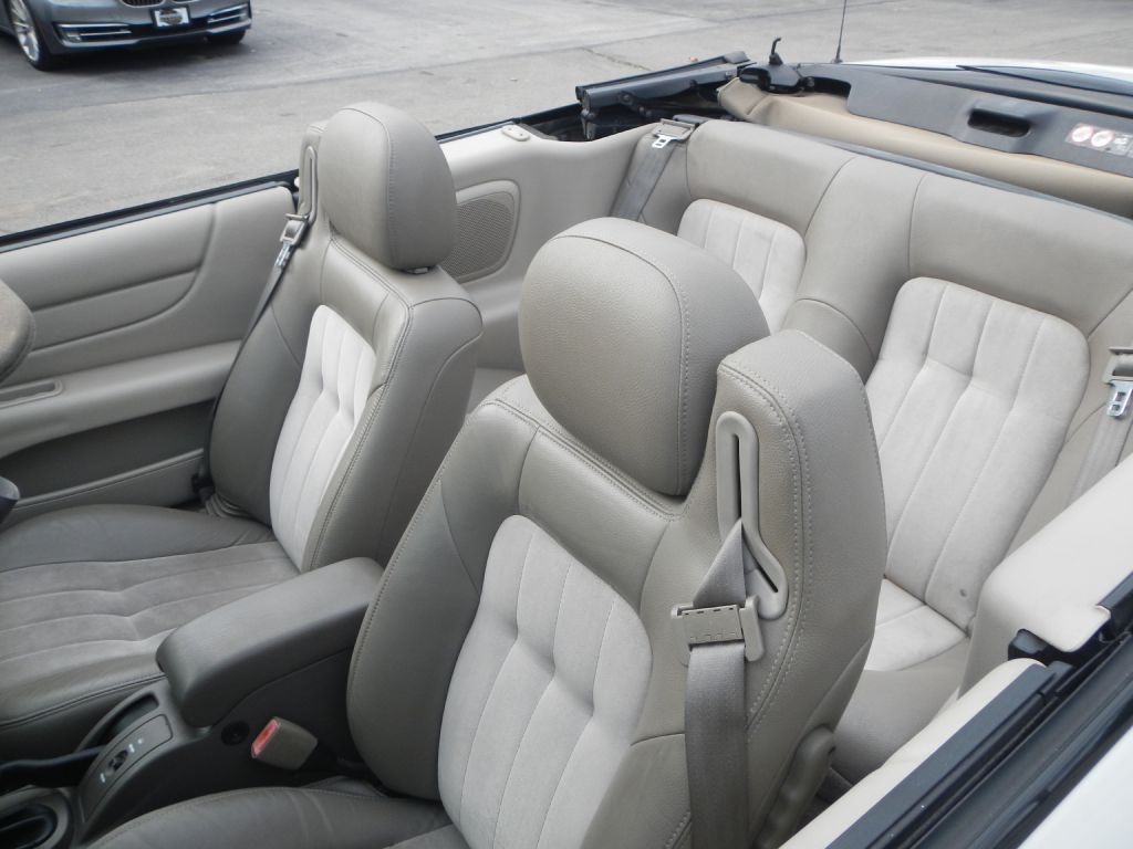 2006 Chrysler Sebring Image 3