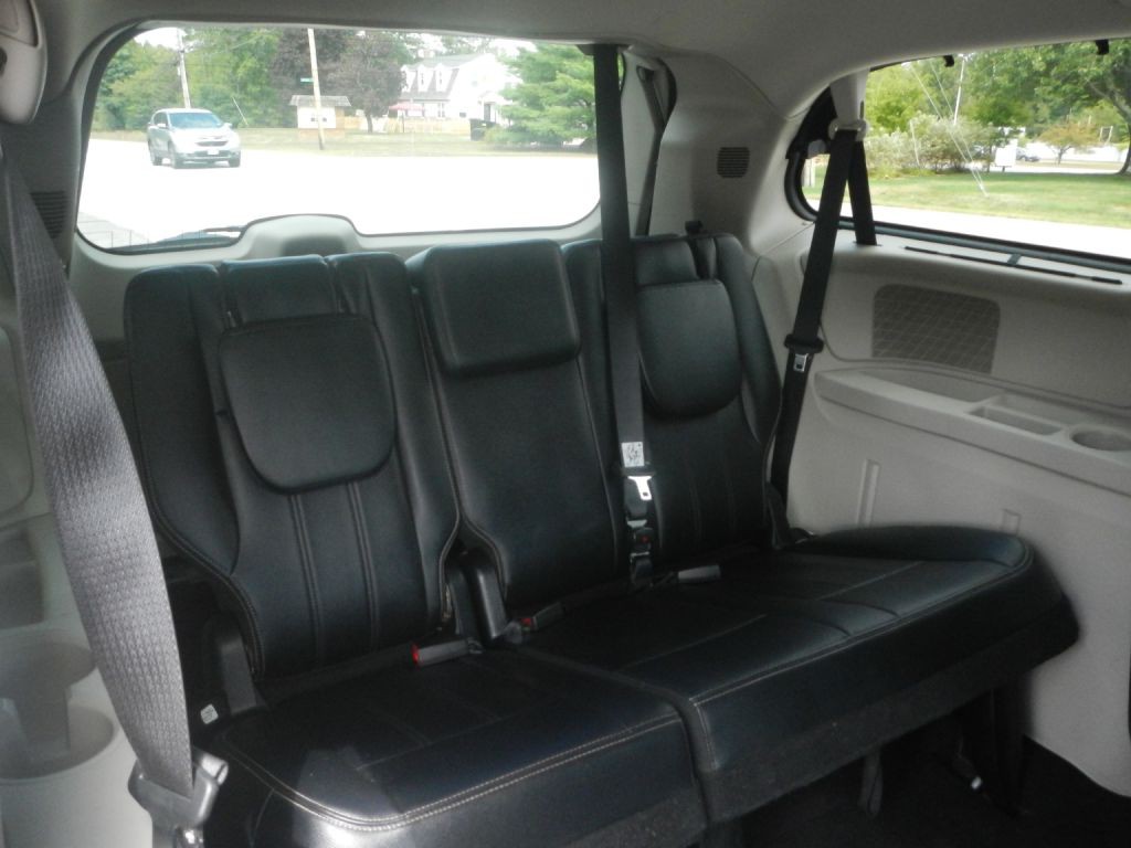 2015 Chrysler Town & Country Image 9