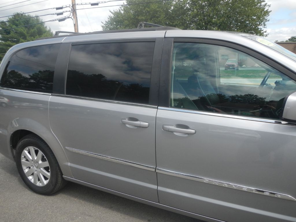 2015 Chrysler Town & Country Image 16