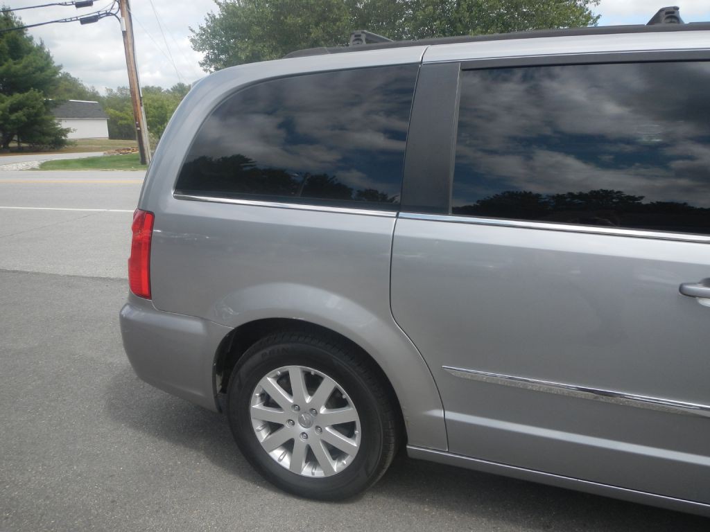 2015 Chrysler Town & Country Image 17