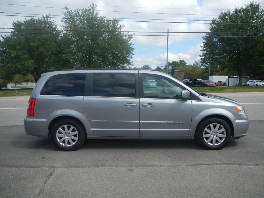 2015 Chrysler Town & Country Image 18