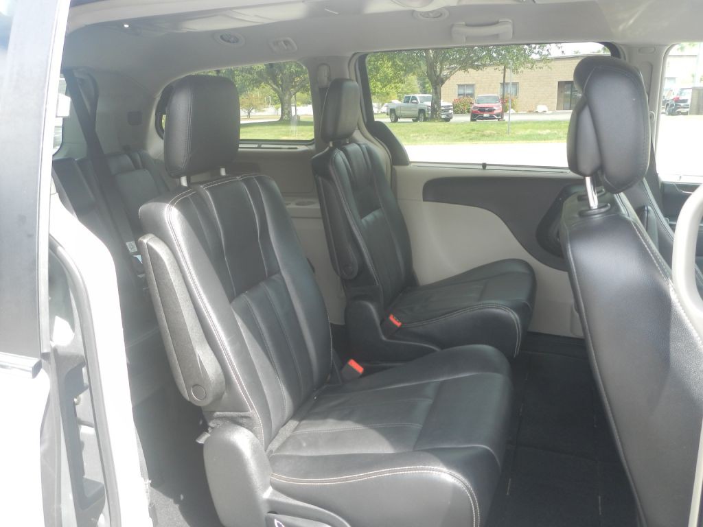 2015 Chrysler Town & Country Image 27