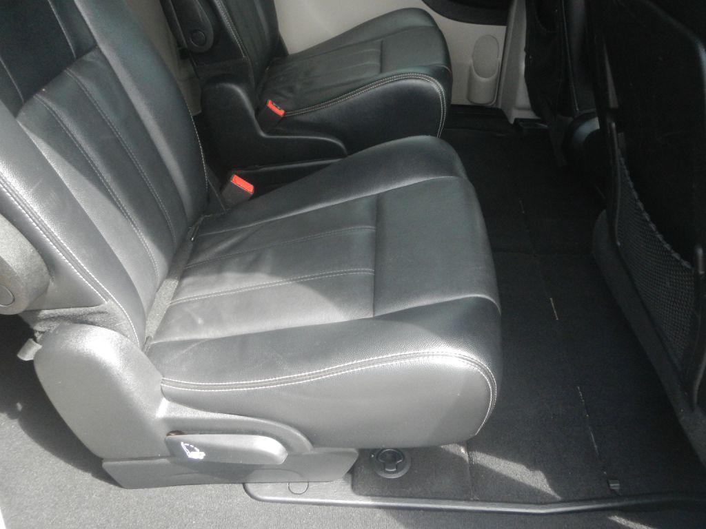 2015 Chrysler Town & Country Image 31
