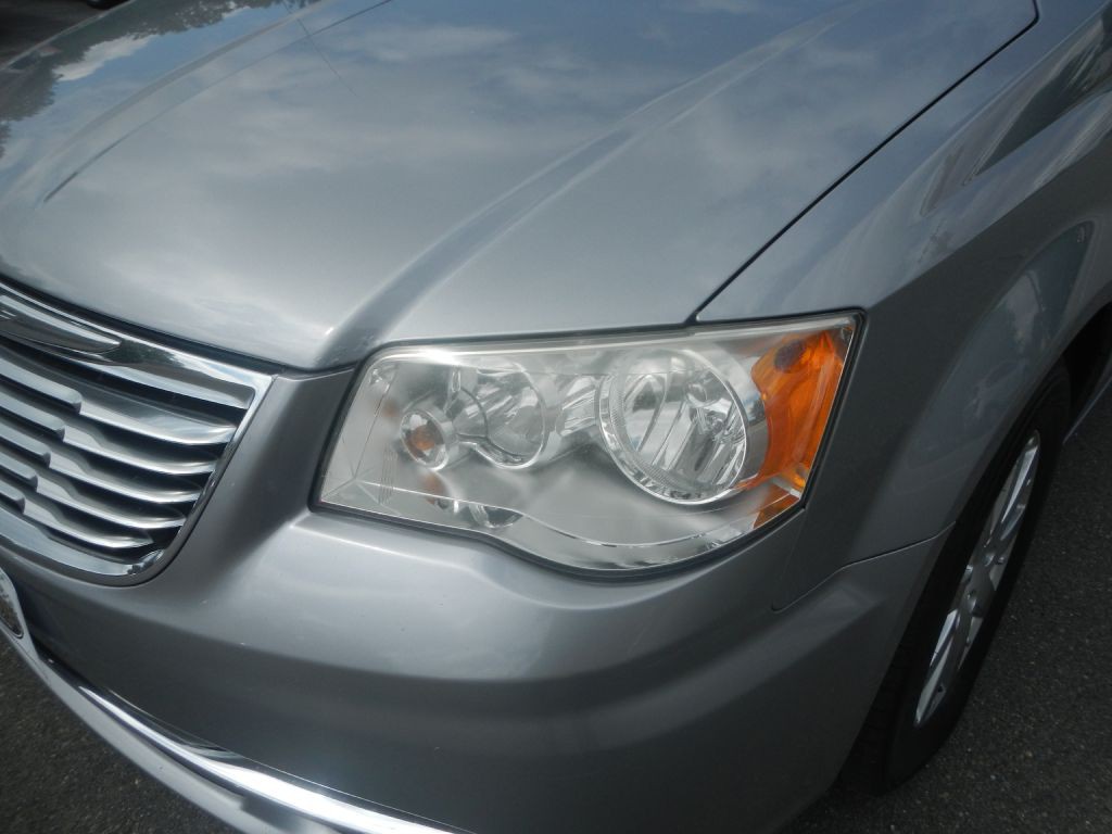 2015 Chrysler Town & Country Image 35