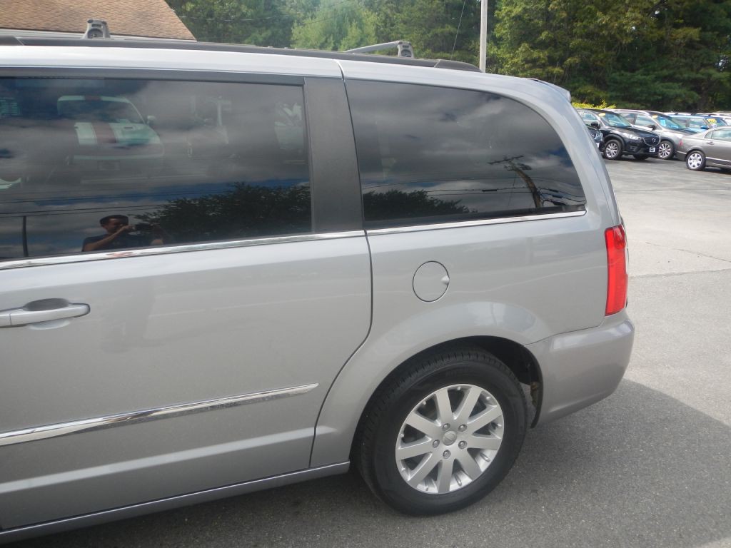 2015 Chrysler Town & Country Image 38
