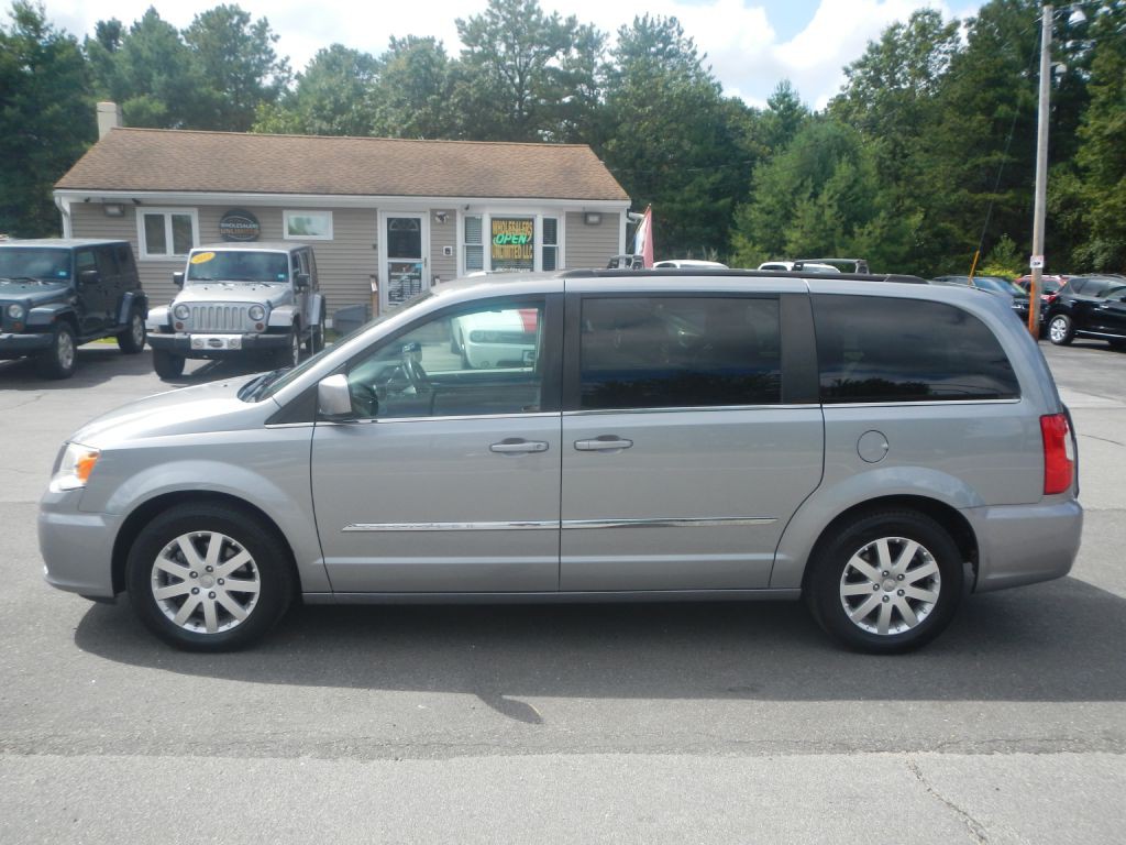 2015 Chrysler Town & Country Image 39