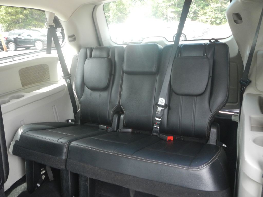 2015 Chrysler Town & Country Image 40