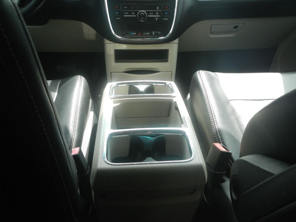 2015 Chrysler Town & Country Image 45