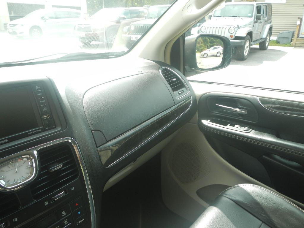2015 Chrysler Town & Country Image 49