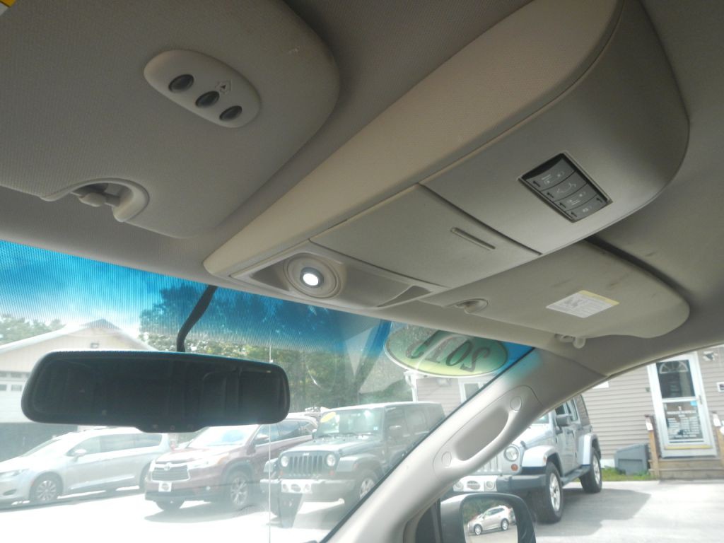 2015 Chrysler Town & Country Image 51