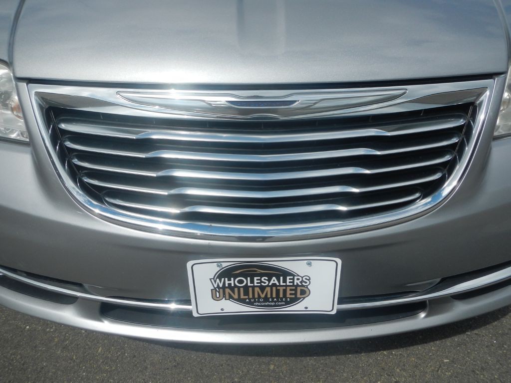 2015 Chrysler Town & Country Image 55