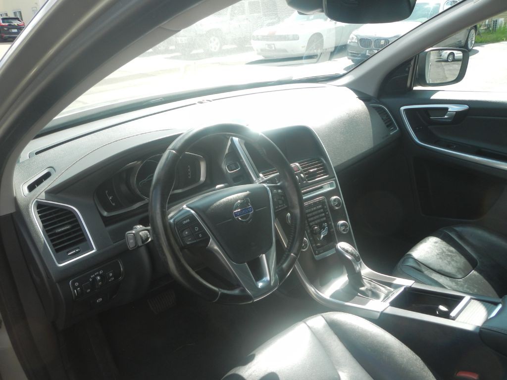 2016 Volvo XC60 Image 3