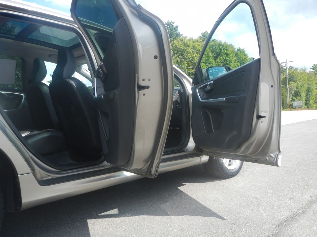 2016 Volvo XC60 Image 14