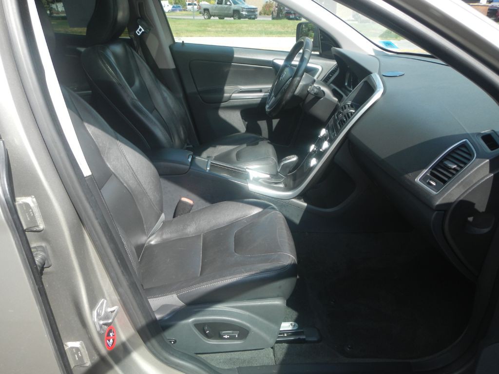 2016 Volvo XC60 Image 17