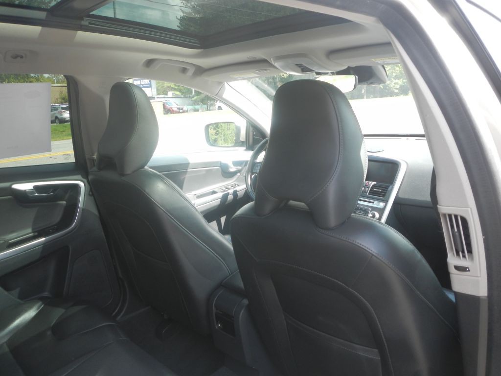 2016 Volvo XC60 Image 26