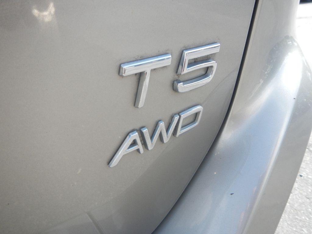 2016 Volvo XC60 Image 32