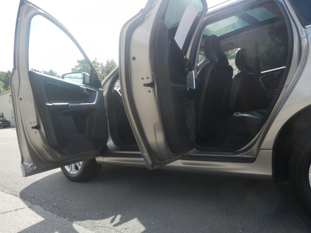 2016 Volvo XC60 Image 39