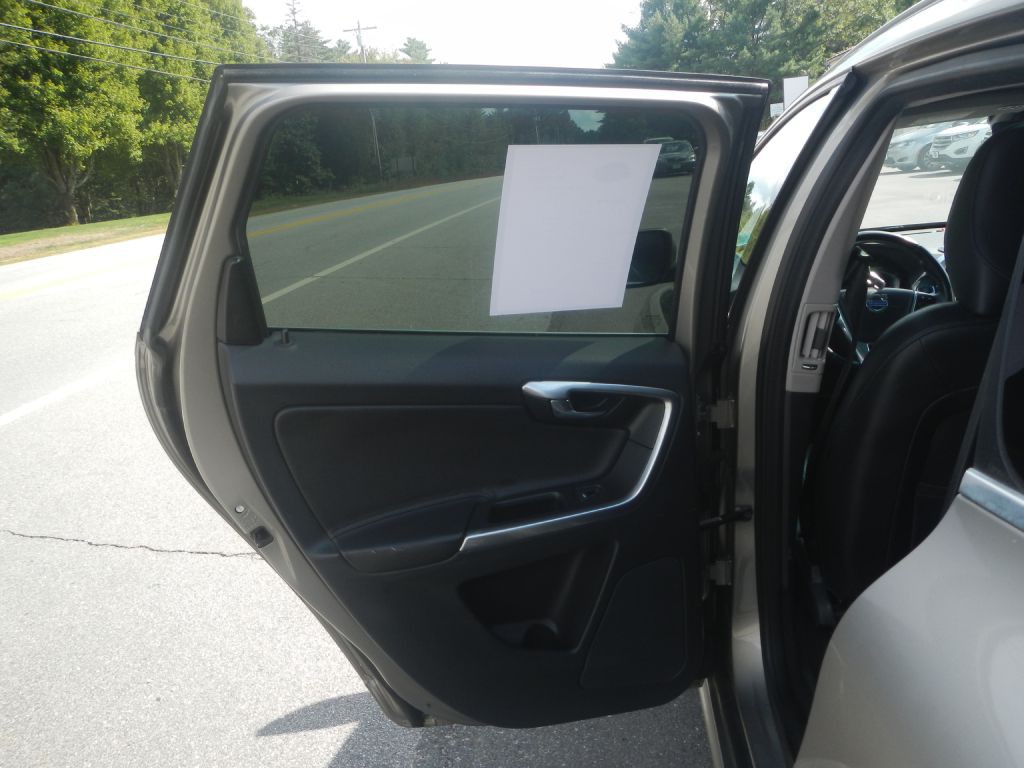 2016 Volvo XC60 Image 40