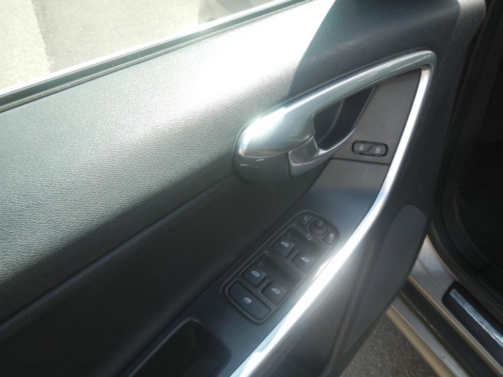 2016 Volvo XC60 Image 47