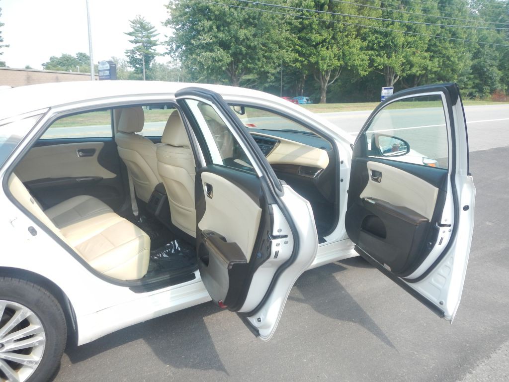 2015 Toyota Avalon Image 11