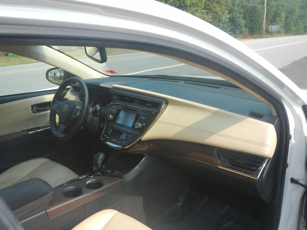2015 Toyota Avalon Image 15