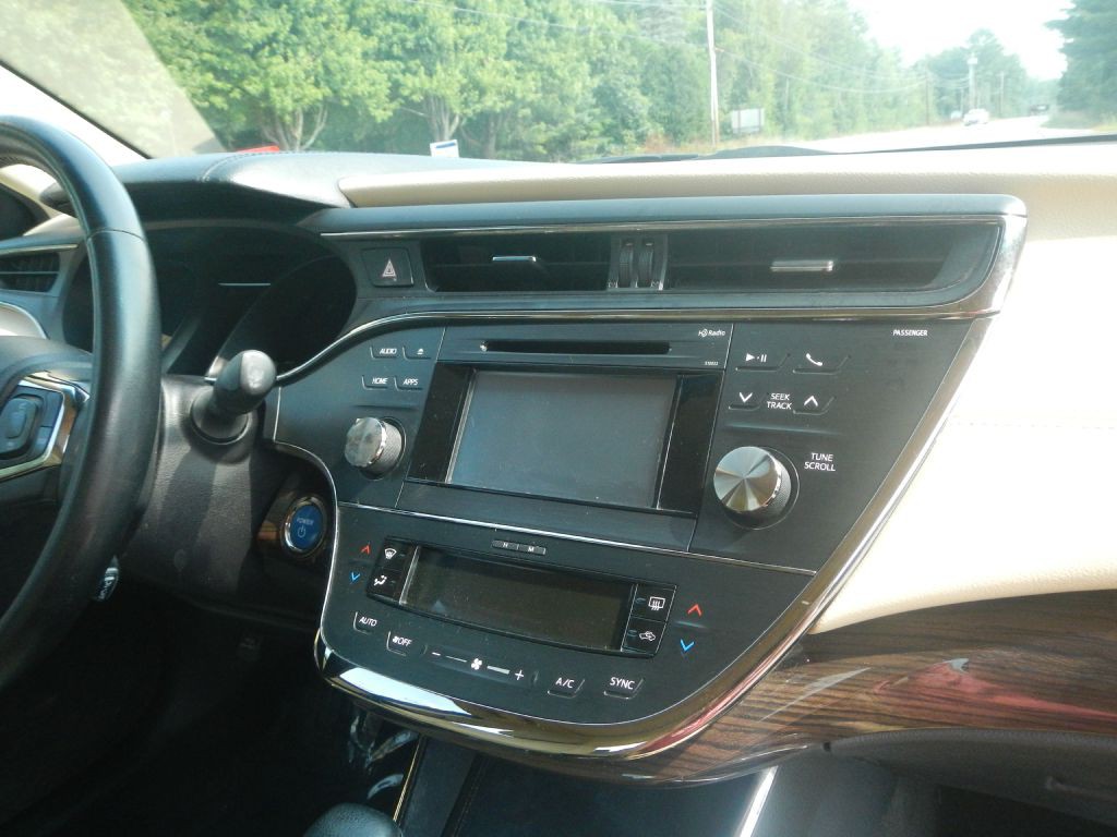 2015 Toyota Avalon Image 17