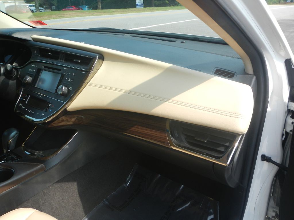 2015 Toyota Avalon Image 19