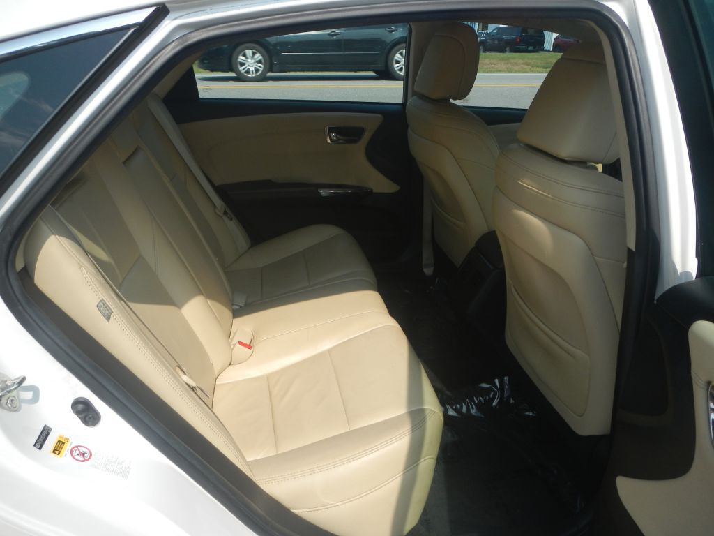 2015 Toyota Avalon Image 22