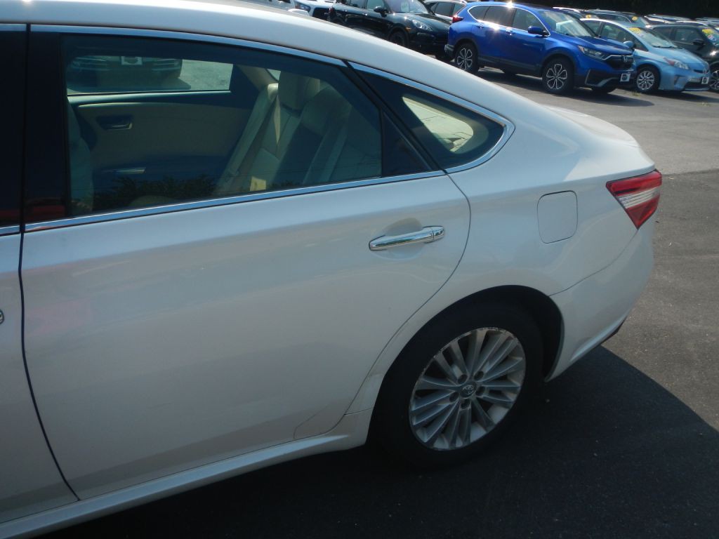 2015 Toyota Avalon Image 32