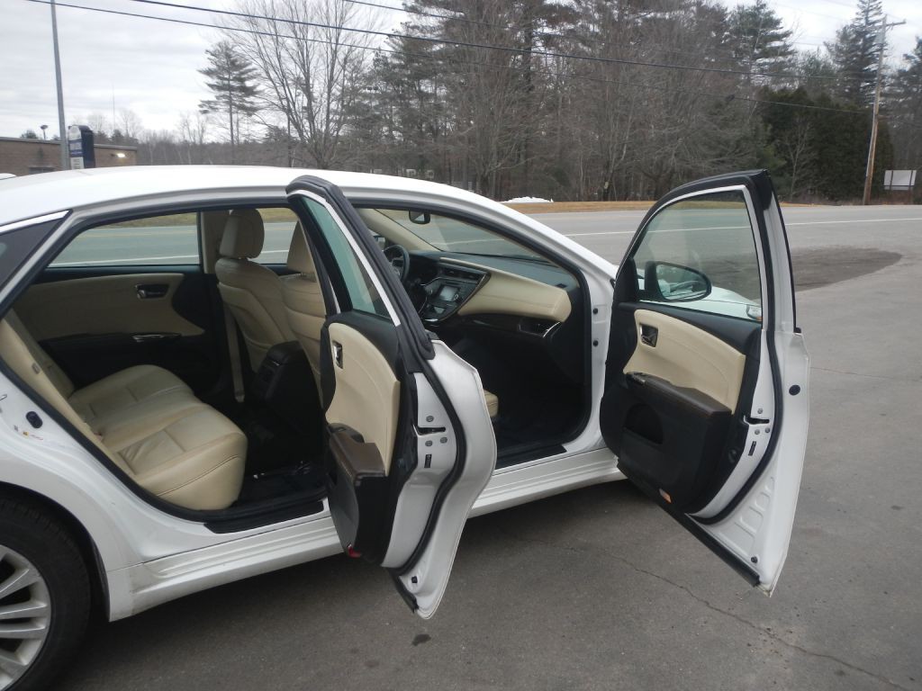 2015 Toyota Avalon Image 12