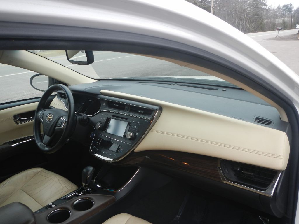 2015 Toyota Avalon Image 16