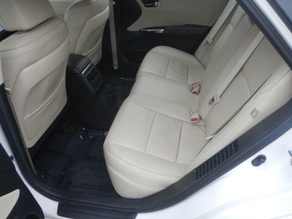 2015 Toyota Avalon Image 39