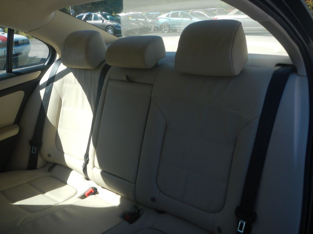 2011 Volkswagen Jetta Image 4