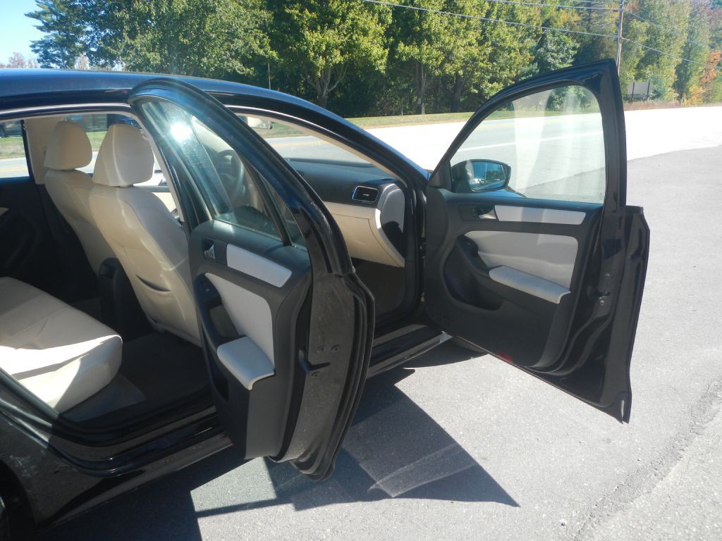 2011 Volkswagen Jetta Image 10