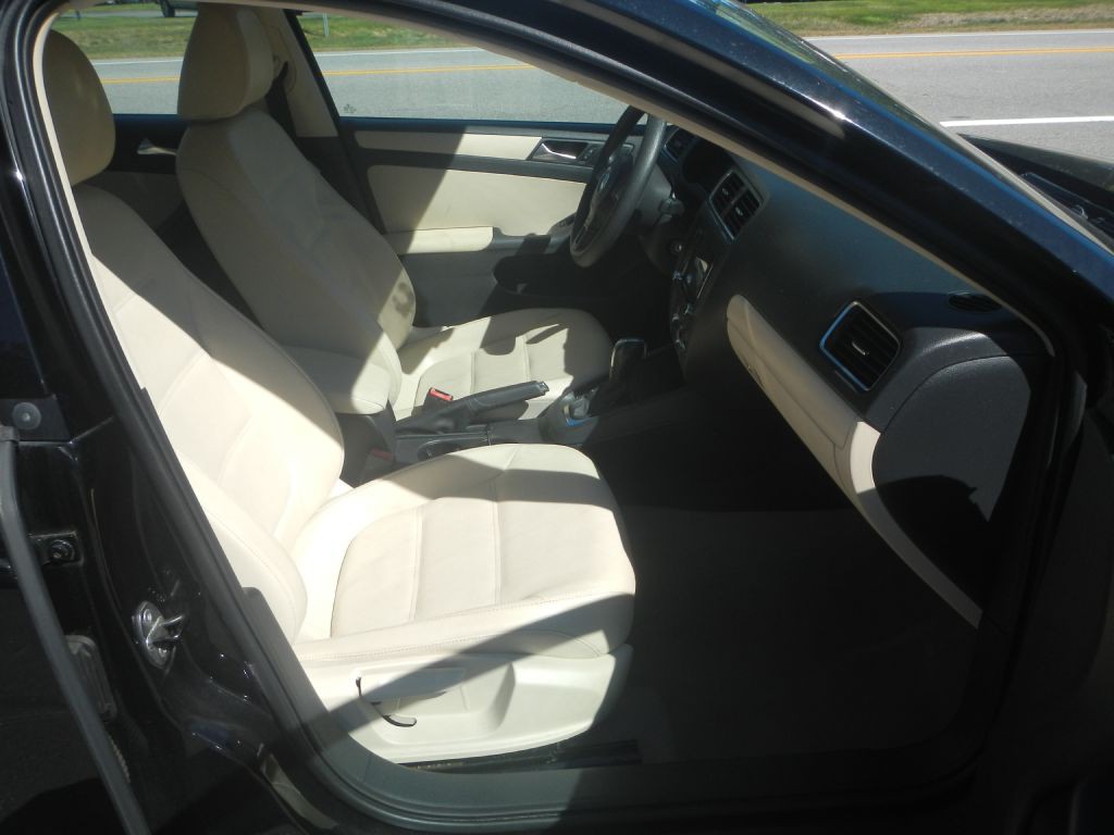 2011 Volkswagen Jetta Image 13