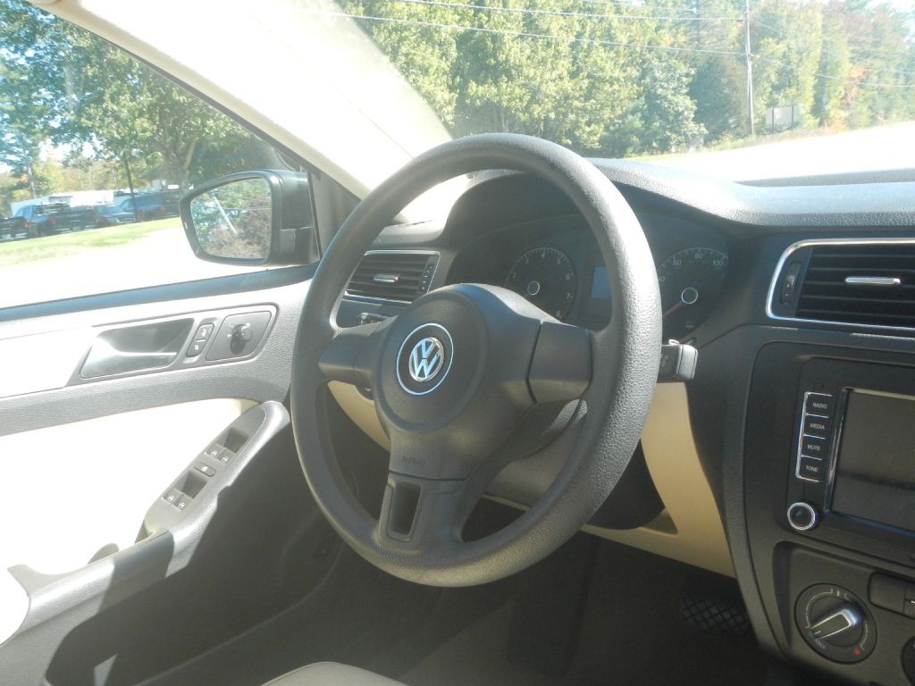 2011 Volkswagen Jetta Image 16