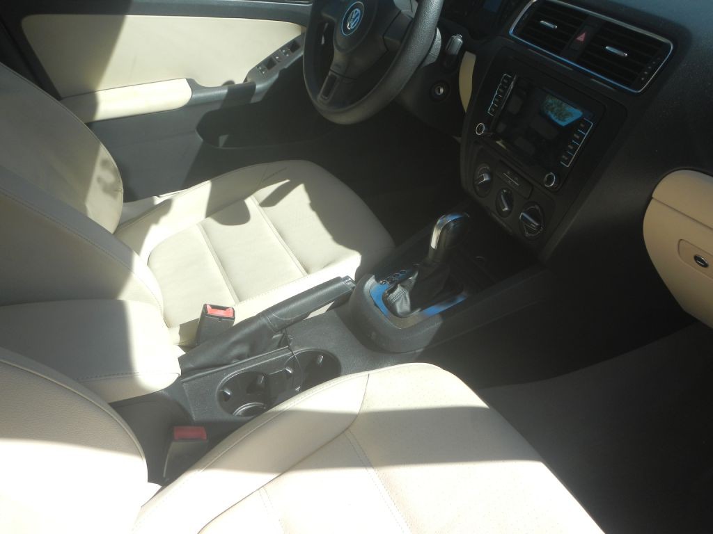 2011 Volkswagen Jetta Image 18