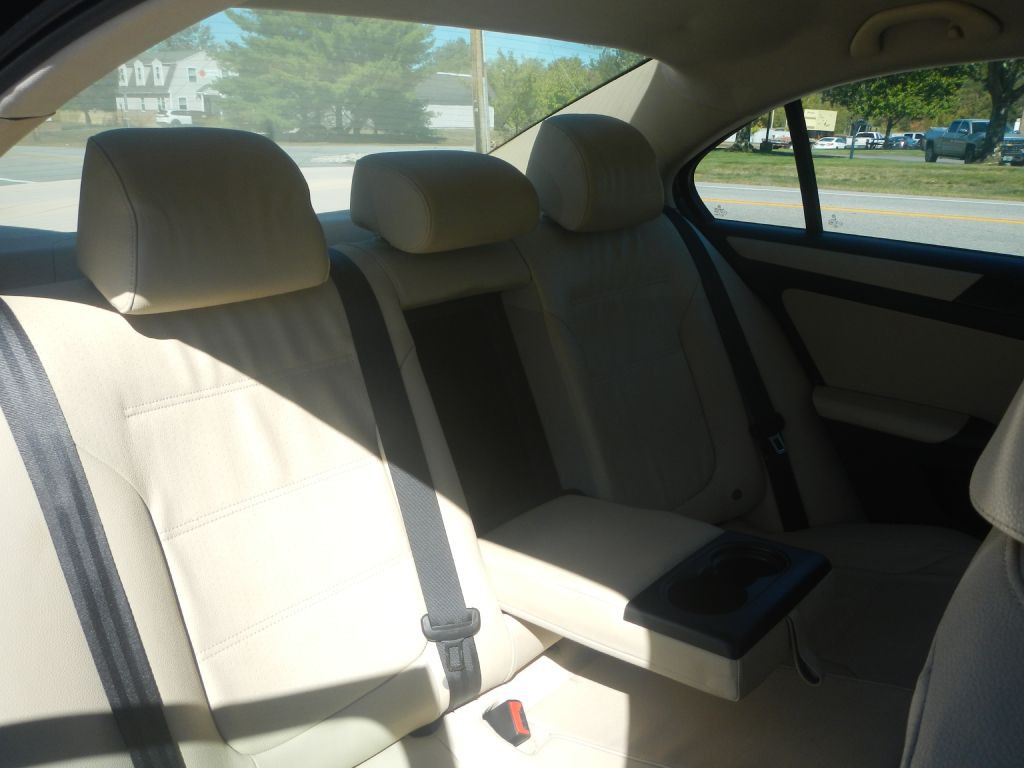 2011 Volkswagen Jetta Image 23