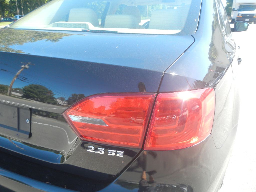 2011 Volkswagen Jetta Image 24