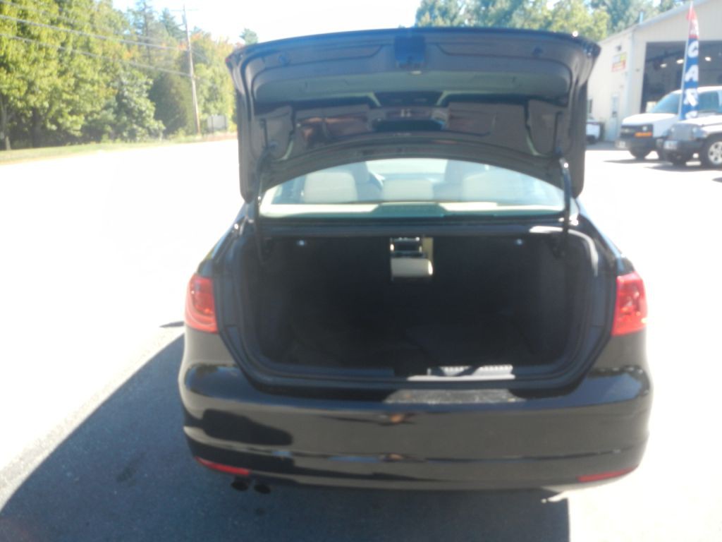 2011 Volkswagen Jetta Image 27