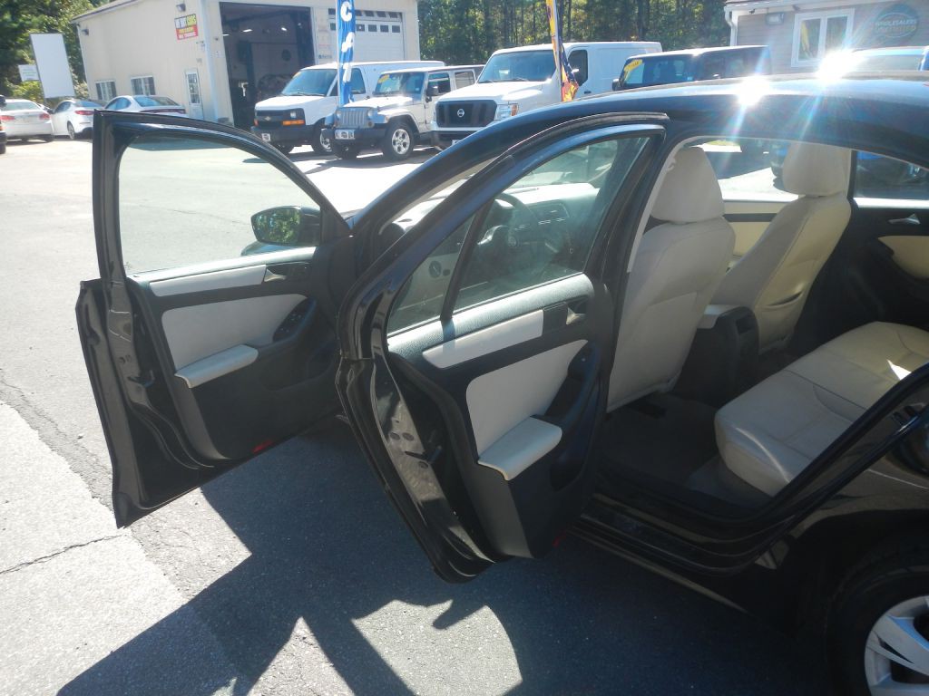 2011 Volkswagen Jetta Image 30