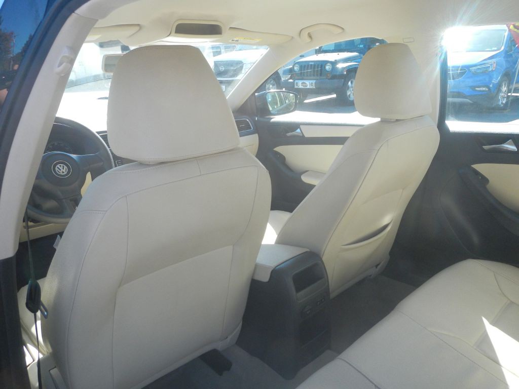 2011 Volkswagen Jetta Image 35